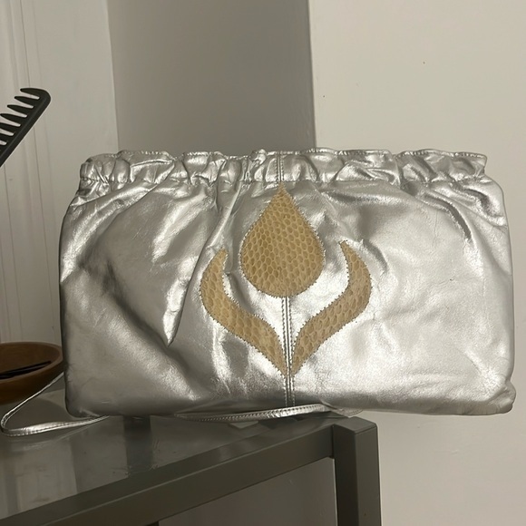 harry levine Handbags - Vintage harry levine silver flower clutch with straps